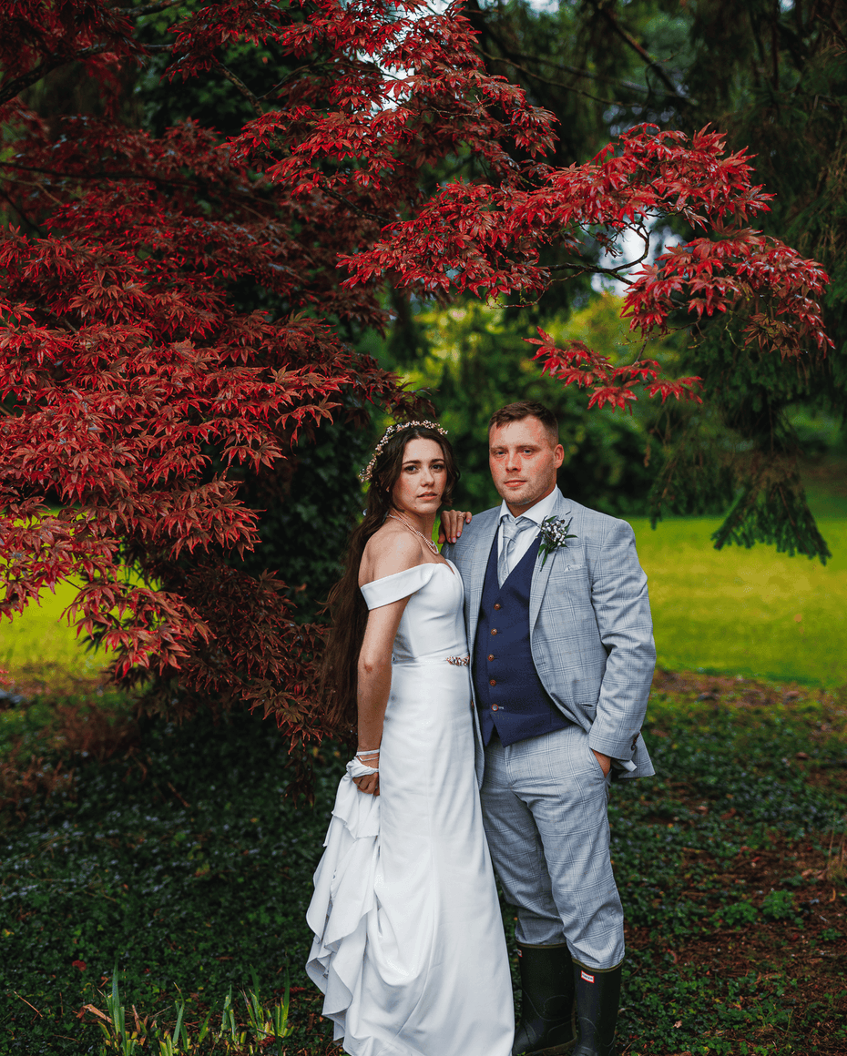 Oakleyhall Hotel Wedded couple in forest
